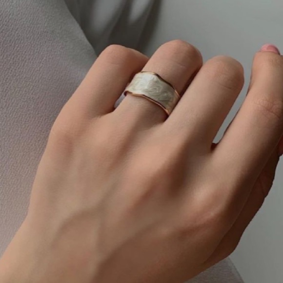 White wide enamel ring - Picture 7 of 7